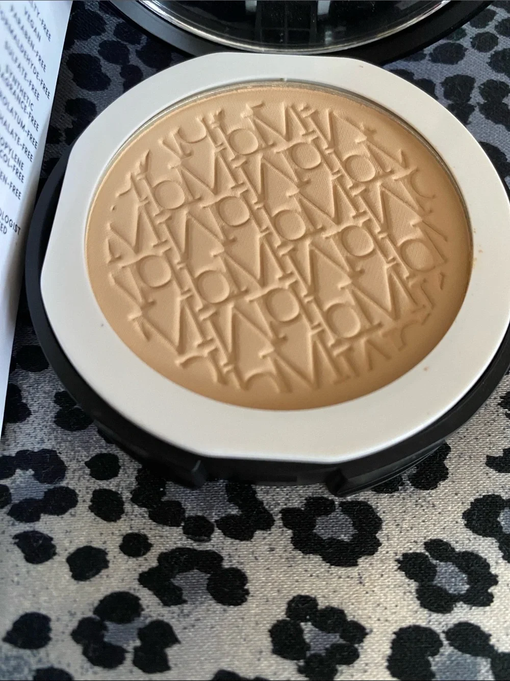 Bare Minerals Pressed Powder Mineral Foundation SPF 15 New Not Returnable